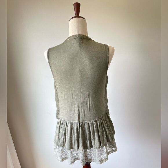 Artesia sage green sleeveless layered Boho top with lace Size small - Picture 2 of 9